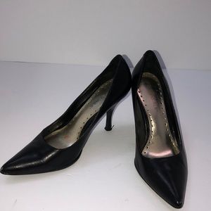 Used black pumps